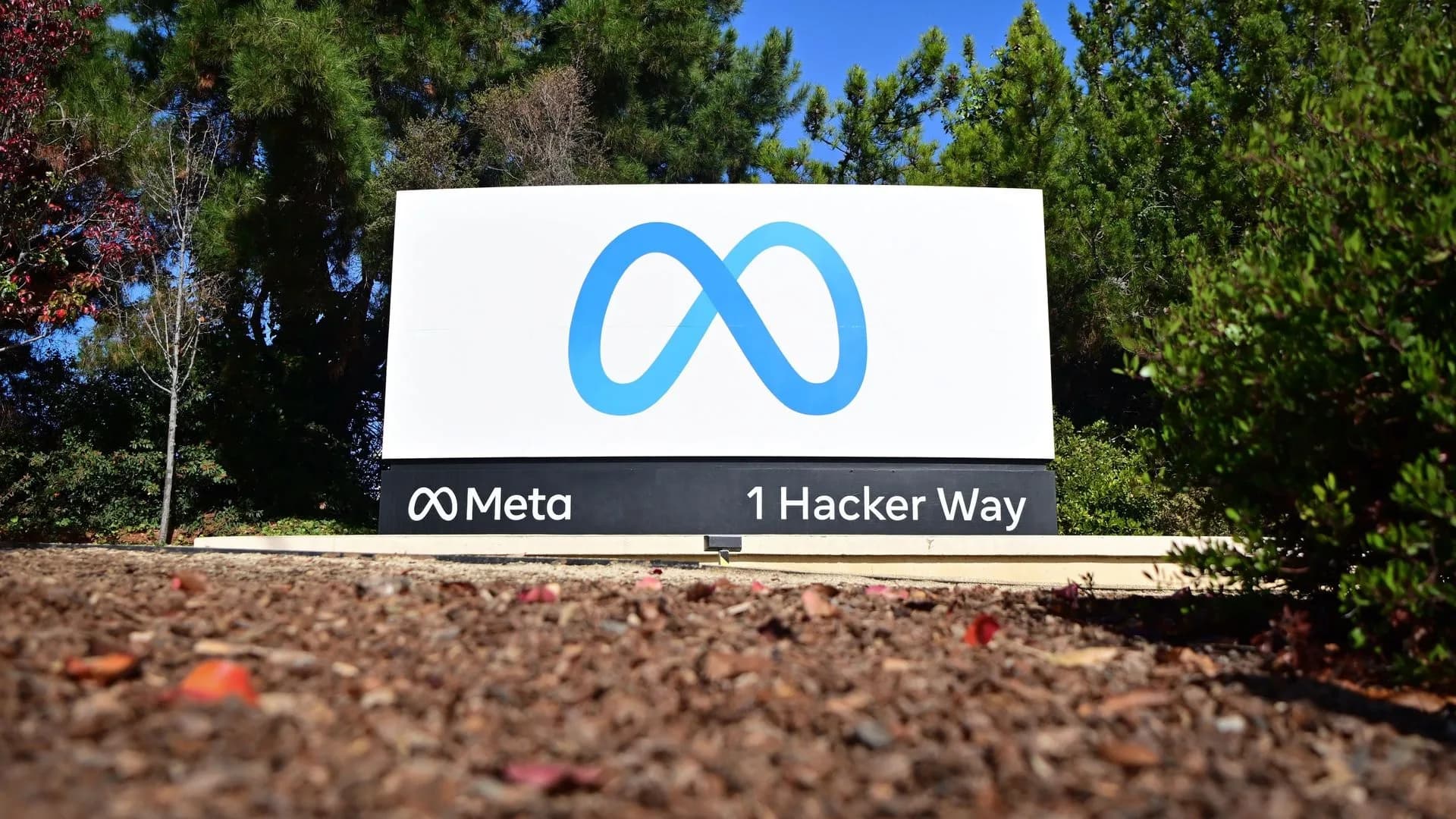 O caos continua! Funcionários protestam contra Hackaton proposto por Zuckerberg